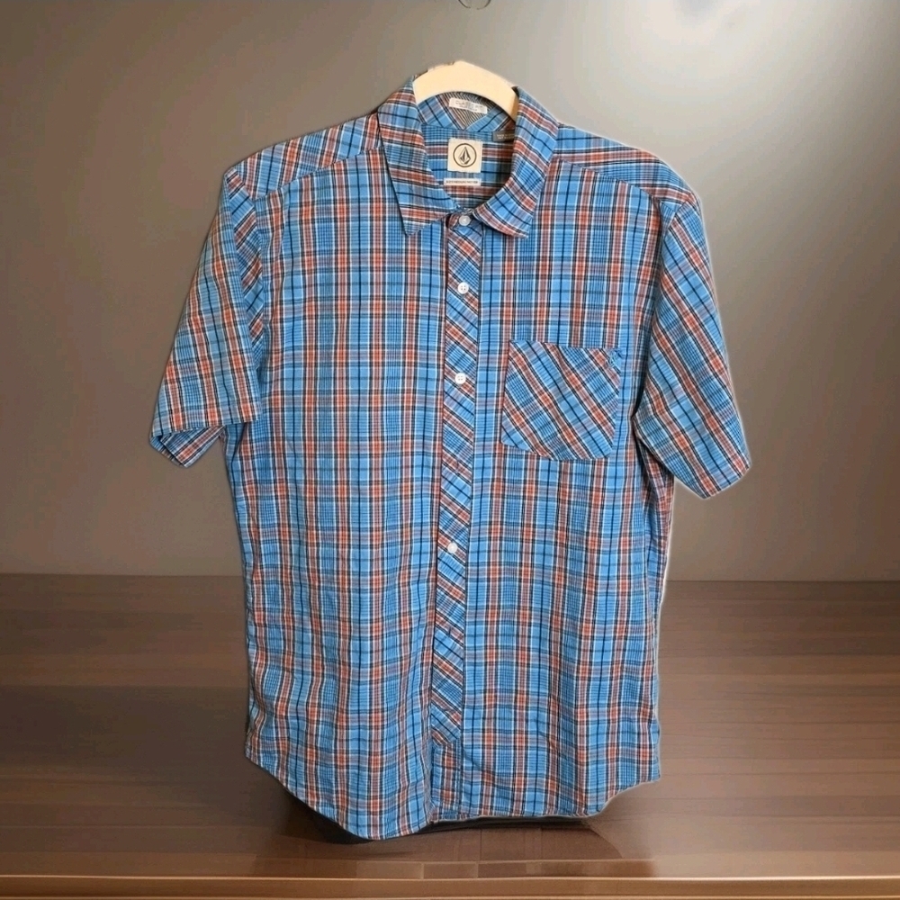 279. VOLCOM Corpo Class Collection Plaid Button Down Shirt In Classic Fit Medium